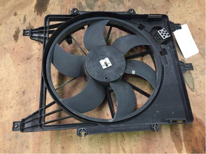 Cooling fans from a Renault Clio II (BB/CB) 1.5 dCi 65 2004
