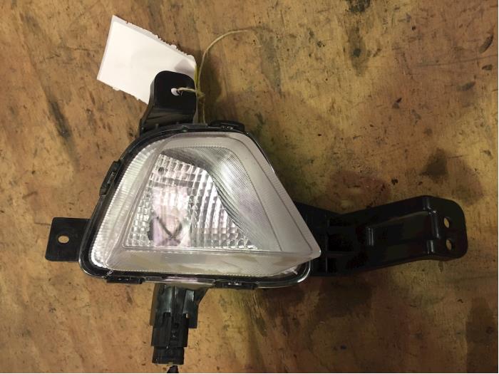 Fog light, front right from a Hyundai i30 (PDEB5/PDEBB/PDEBD/PDEBE) 1.6 CRDi 16V 2018