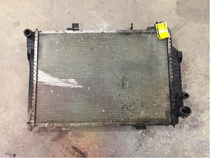 Used Radiator Mercedes C (W202) 2.2 C-200 CDI 16V Price € 25,00 Margin scheme offered by F. van den Mosselaar autodemontage