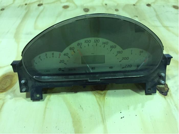 Begagnade Instrumentpanel Mercedes A (W168) 1.7 A-170 CDI 16V Pris € 25,00 Marginaltabell erbjuds av F. van den Mosselaar autodemontage