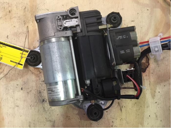 Air pump (suspension) BMW X5 881082099 WABCO