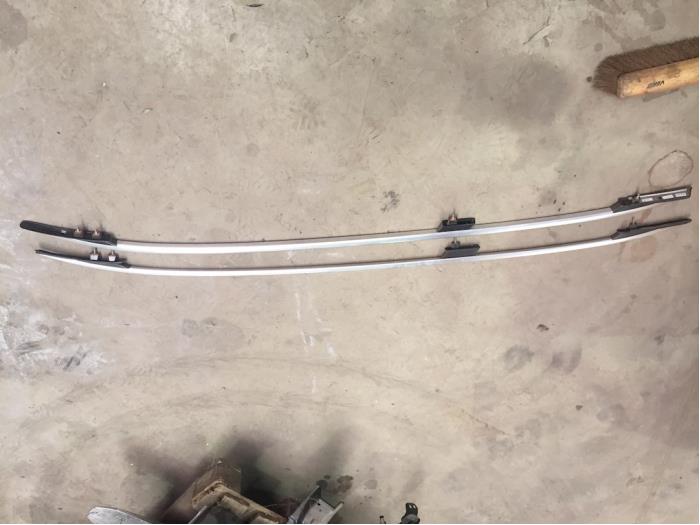 Roof bar rail