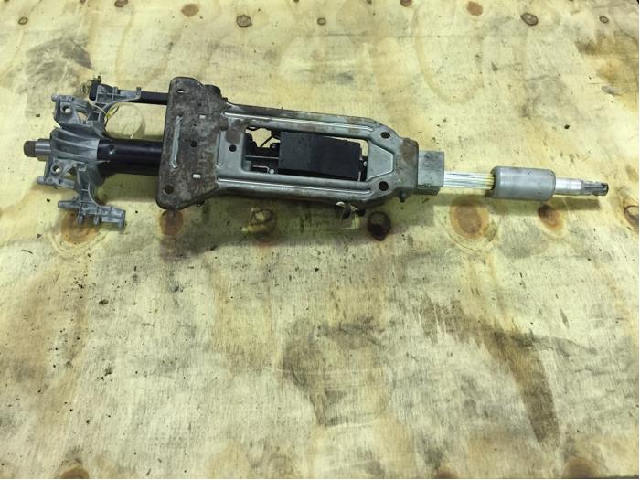 Steering column from a BMW 3 serie (E90) 320d 16V Corporate Lease 2009