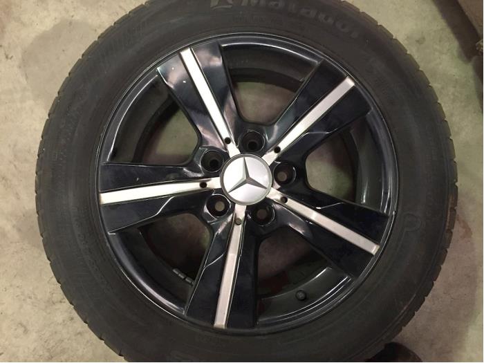 Felgen Set + Reifen Mercedes A 1.5 A-150 5-Drs. - 5X112 