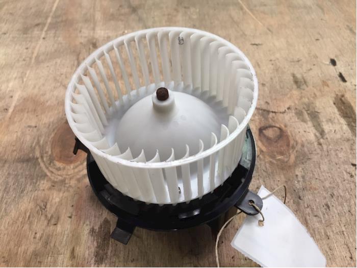 Motor de ventilador de calefactor de un Renault Twingo III (AH) 1.0 SCe 70 12V 2015