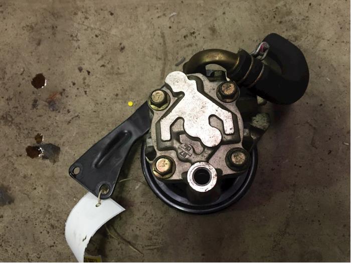 Usagé Pompe de direction Nissan Almera (N15) 1.6 GX,SLX,SR 16V Prix € 25,00 Règlement à la marge proposé par F. van den Mosselaar autodemontage
