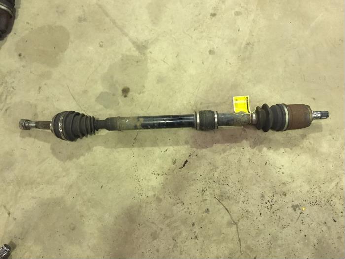 Front drive shaft, right from a Nissan Almera (N15) 1.4 LX 16V 1999