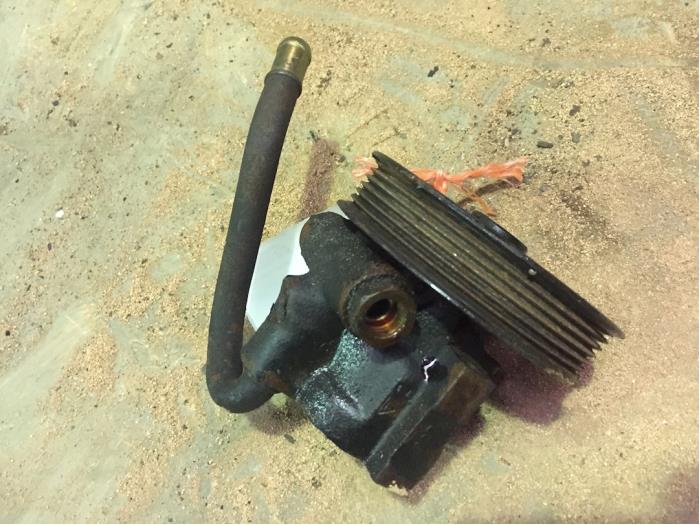 Usagé Pompe de direction Chevrolet Nubira Wagon (J100) 1.6 16V Prix € 35,00 Règlement à la marge proposé par F. van den Mosselaar autodemontage