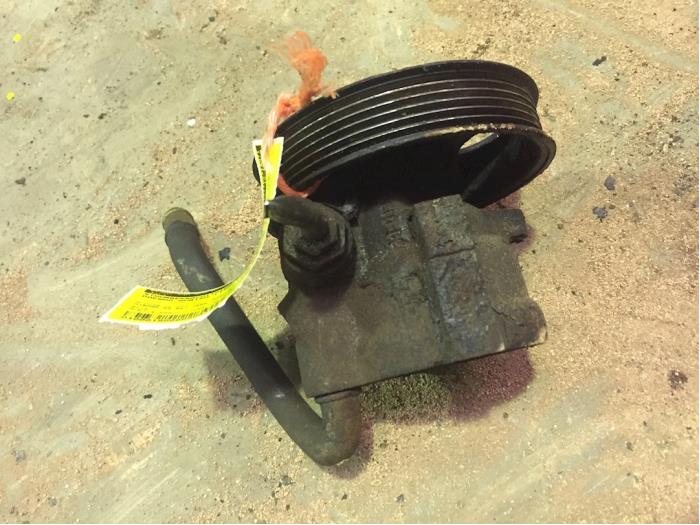Usagé Pompe de direction Chevrolet Nubira Wagon (J100) 1.6 16V Prix € 35,00 Règlement à la marge proposé par F. van den Mosselaar autodemontage