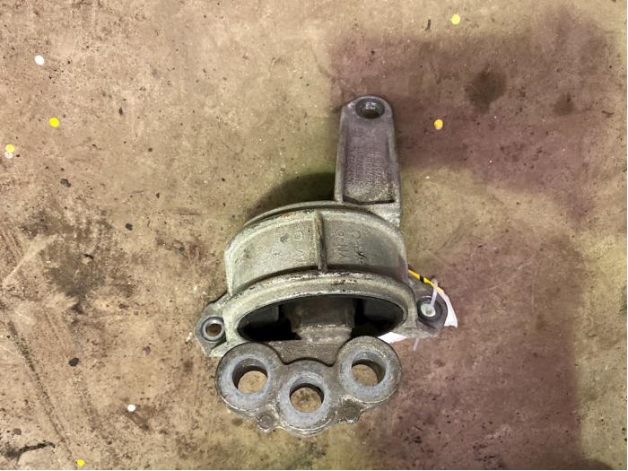 Used Engine mount Opel Zafira (F75) 1.6 16V Price € 10,00 Margin scheme offered by F. van den Mosselaar autodemontage