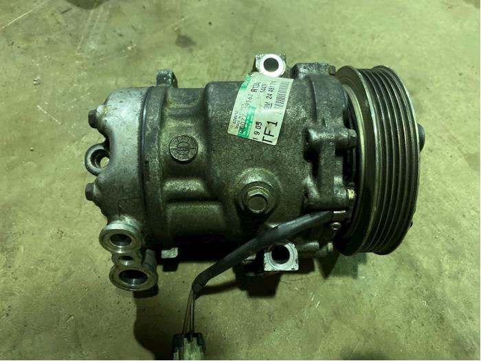 Air conditioning pump from a Opel Corsa C (F08/68)  2005