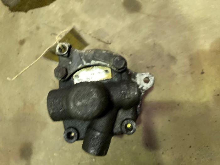 Power steering pump from a BMW 3 serie (E36/4) 316i 1994