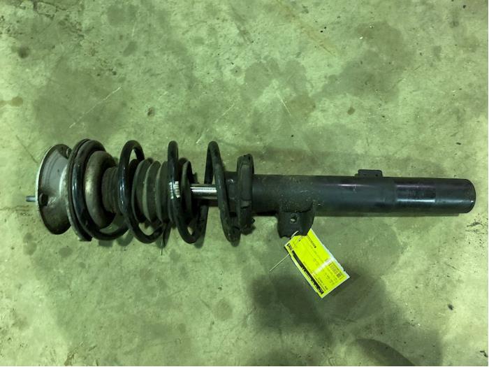 Front shock absorber rod, right from a BMW 1 serie (E87/87N) 118i 16V 2007