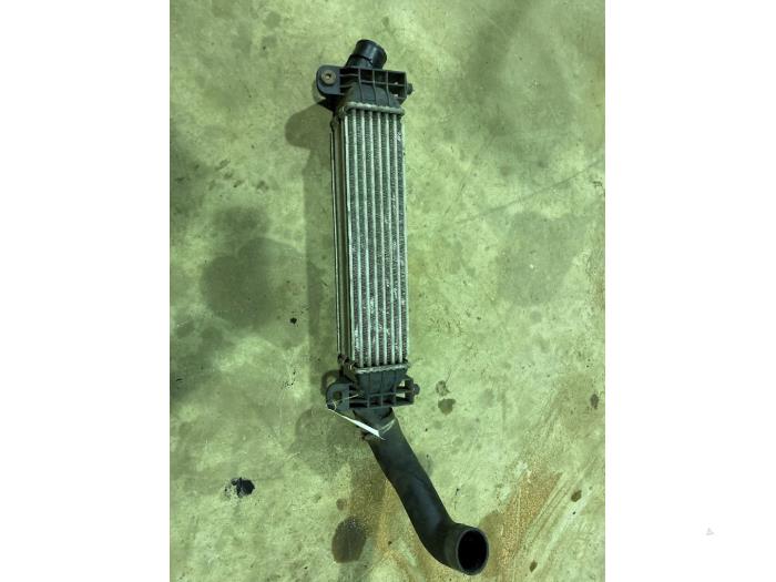 Usados Intercooler Ford Mondeo III 2.0 TDCi 130 16V Precio € 20,00 Norma de margen ofrecido por F. van den Mosselaar autodemontage