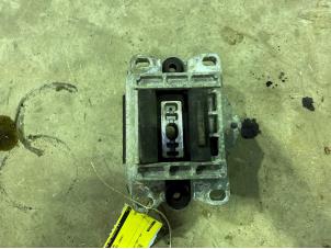 Engine mount from a Ford Mondeo III Wagon 2.0 TDCi 115 16V 2002