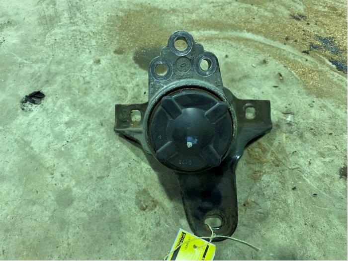 Engine mount from a Ford Focus 1 Wagon 1.6 16V 2000