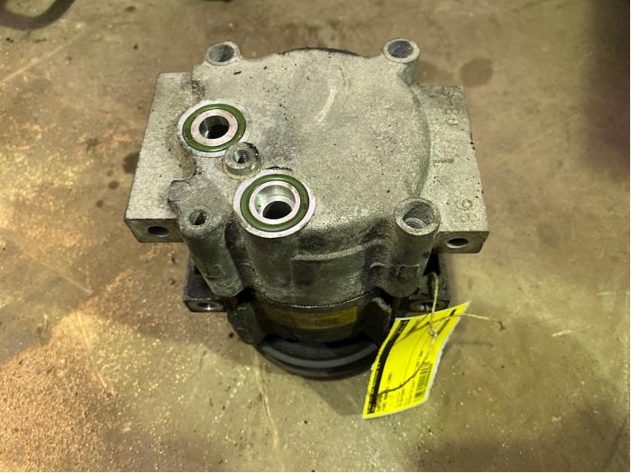 Usagé Compresseur de clim Ford Mondeo II Wagon 2.0i 16V E2/96 EEC Prix € 75,00 Règlement à la marge proposé par F. van den Mosselaar autodemontage