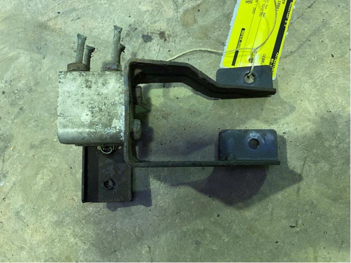 Begagnade EBD-system Ford Courier (J3/5) Pris € 25,00 Marginaltabell erbjuds av F. van den Mosselaar autodemontage