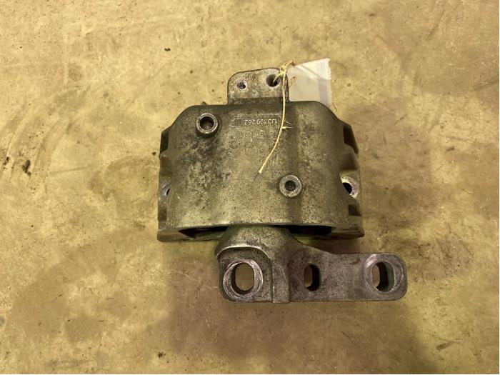 Used Engine mount Volkswagen Golf IV (1J1) 1.9 TDI 90 4Motion Price € 15,00 Margin scheme offered by F. van den Mosselaar autodemontage