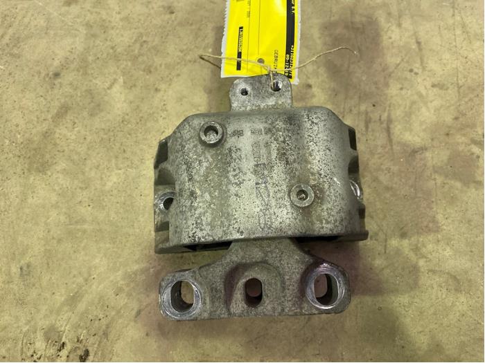 Used Engine mount Volkswagen Golf IV (1J1) 1.4 16V Price € 12,50 Margin scheme offered by F. van den Mosselaar autodemontage