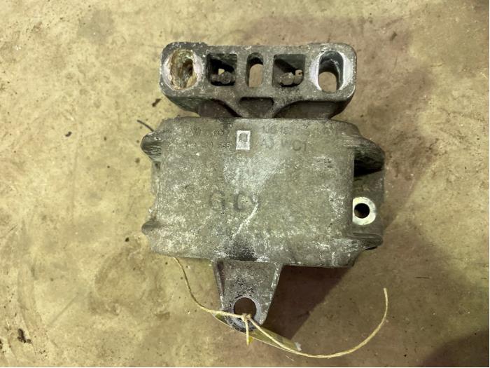 Used Engine mount Volkswagen Golf IV (1J1) 1.9 TDI 110 Price € 15,00 Margin scheme offered by F. van den Mosselaar autodemontage