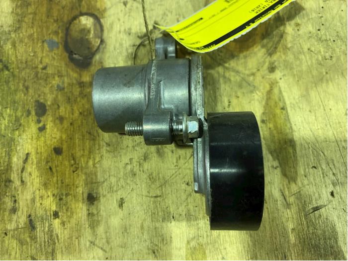 Usados Rodillo tensor correa múltiple Ford Fiesta 7 1.1 Ti-VCT 12V 85 Precio € 15,00 Norma de margen ofrecido por F. van den Mosselaar autodemontage