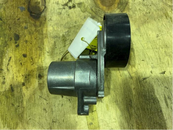 Usados Rodillo tensor correa múltiple Ford Fiesta 7 1.1 Ti-VCT 12V 85 Precio € 15,00 Norma de margen ofrecido por F. van den Mosselaar autodemontage