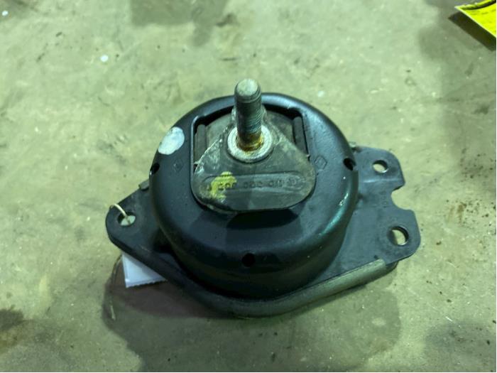 Used Engine mount Renault Laguna II Grandtour (KG) 1.8 16V Price € 15,00 Margin scheme offered by F. van den Mosselaar autodemontage