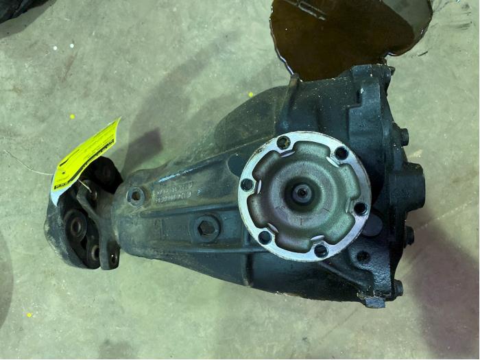 Rear differential from a Mercedes-Benz C (W203) 2.2 C-200 CDI 16V 2002