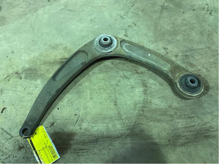 Front wishbone, left from a Peugeot 307 (3A/C/D) 1.6 16V 2002