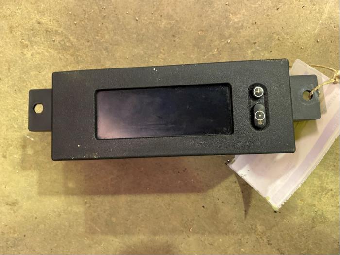 Begagnade Innerdisplay Opel Agila (A) 1.2 16V Pris € 10,00 Marginaltabell erbjuds av F. van den Mosselaar autodemontage