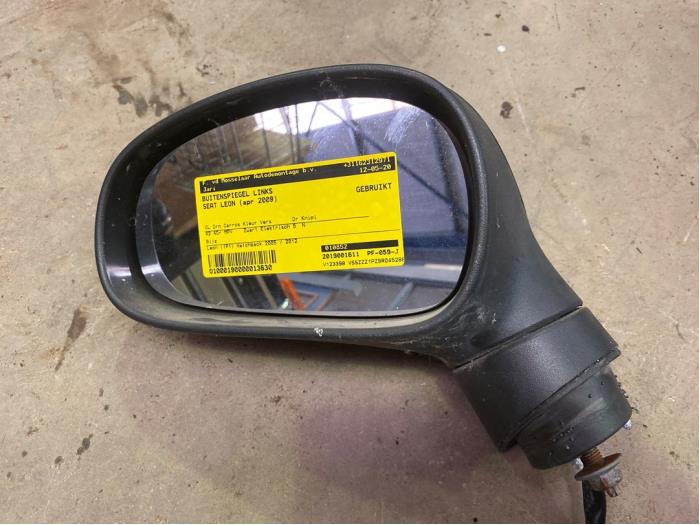 Wing mirror, left from a Seat Leon (1P1) 1.4 TSI 16V 2009