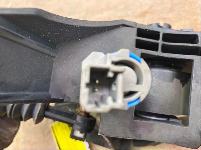 Clutch pedal Renault Twingo III 1.0 SCe 70 12V A4532900500