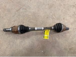 Begagnade Drivaxel, vänster bak Renault Twingo III (AH) 1.0 SCe 70 12V Pris € 75,00 Marginaltabell erbjuds av F. van den Mosselaar autodemontage