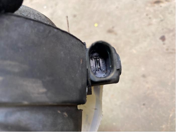 Engine mount from a Audi A6 (C5) 2.5 TDI V6 24V 2004
