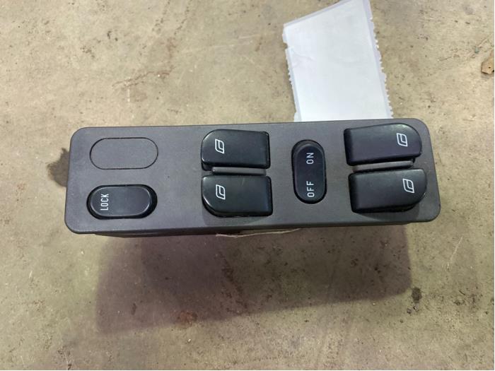 Usados Interruptor de ventanilla eléctrica Saab 9-3 I (YS3D) 2.0t 16V Ecopower Precio € 15,00 Norma de margen ofrecido por F. van den Mosselaar autodemontage