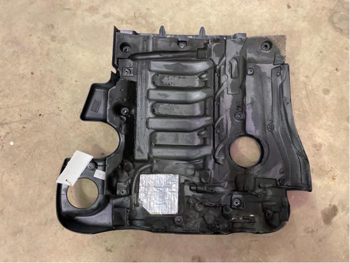 Engine cover from a BMW 5 serie Touring (E61) 525d 24V 2007