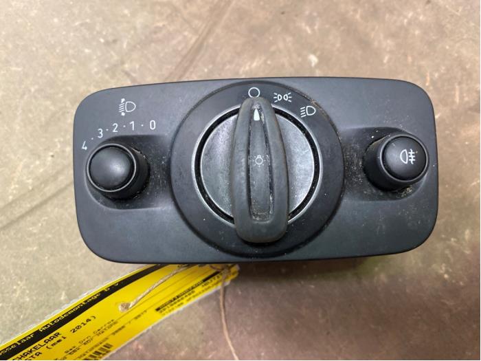 Light switch from a Ford Fiesta 6 (JA8) 1.25 16V 2014