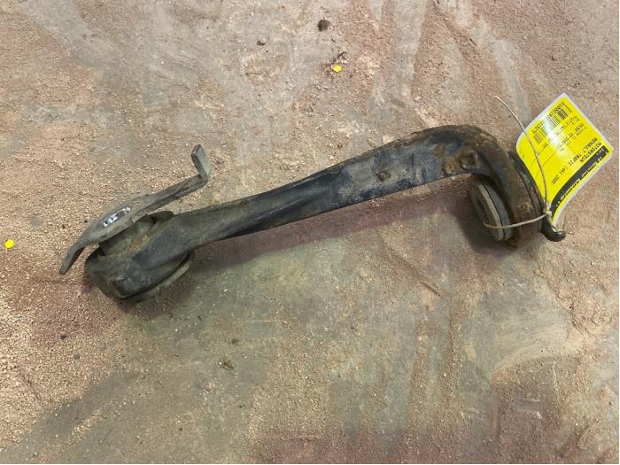 Used Engine mount Renault Trafic New (FL) 2.5 dCi 16V 145 Price € 15,00 Margin scheme offered by F. van den Mosselaar autodemontage