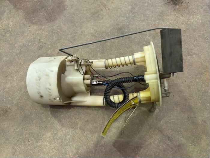 Electric fuel pump from a Renault Laguna I Grandtour (K56) 1.8 RN,RT 1998