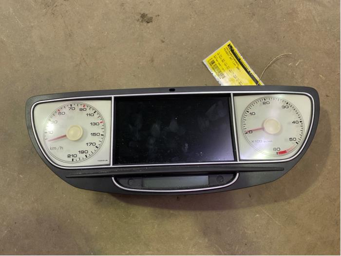 Begagnade Instrumentpanel Peugeot 807 2.0 HDi 16V 136 FAP Pris € 75,00 Marginaltabell erbjuds av F. van den Mosselaar autodemontage