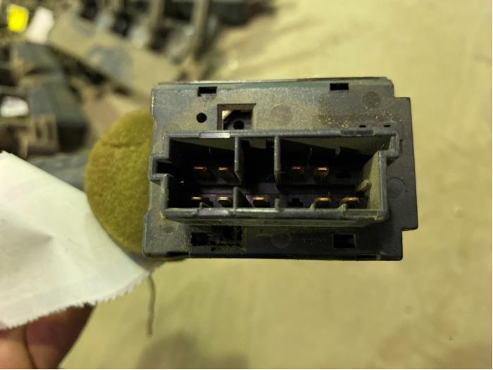 Interruptor de limpiaparabrisas de un Peugeot 206 (2A/C/H/J/S) 1.6 16V 2001