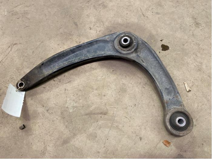 Front wishbone, right from a Peugeot Partner (GC/GF/GG/GJ/GK) 1.6 HDI 75 16V 2008