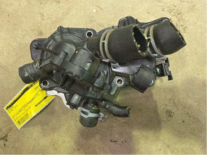 Begagnade Vattenpump Volkswagen Polo V (6R) 1.4 TSI 16V BlueGT Pris € 25,00 Marginaltabell erbjuds av F. van den Mosselaar autodemontage