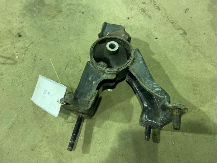 Used Engine mount Toyota Avensis (T25/B1D) 1.8 16V VVT-i Price € 15,00 Margin scheme offered by F. van den Mosselaar autodemontage