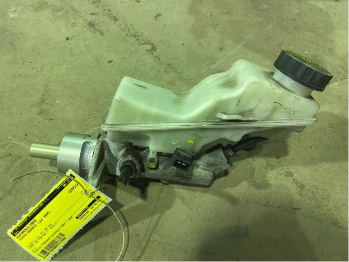 Gebrauchte Hauptbremszylinder Toyota Avensis (T25/B1D) 1.8 16V VVT-i Preis € 10,00 Margenregelung angeboten von F. van den Mosselaar autodemontage