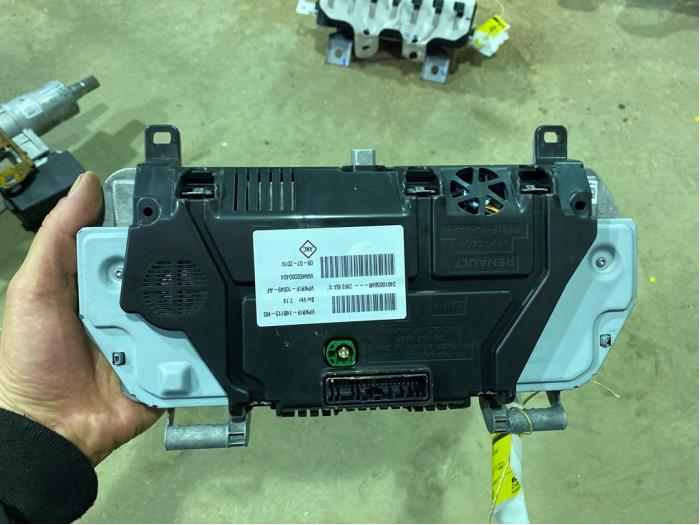 Instrument panel from a Renault Captur II (RJB) 1.3 TCe 155 16V 2020