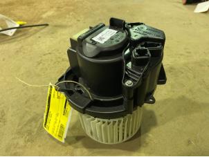 Usados Motor de ventilador de calefactor Renault Captur II (RJB) 1.3 TCe 155 16V Precio € 75,00 Norma de margen ofrecido por F. van den Mosselaar autodemontage
