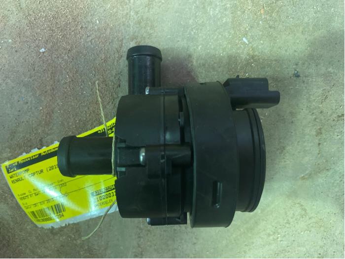 Water pump from a Renault Captur II (RJB) 1.3 TCe 155 16V 2020