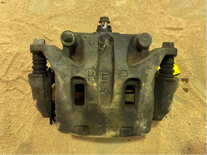 Gebrauchte Bremszange rechts vorne Infiniti G37 (V36) 3.7 V6 24V Preis € 50,00 Margenregelung angeboten von F. van den Mosselaar autodemontage